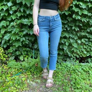 GOOD AMERICAN V Flattering Light Skinnies